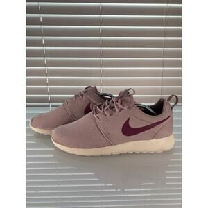 NIKE ROSHE ONE PURPLE WHITE WOMEN'S SIZE 10 CASUAL RUNNING STREETWEAR